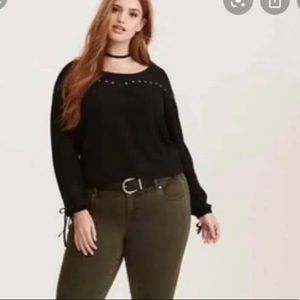 Torrid size 3 grommet black crepe blouse